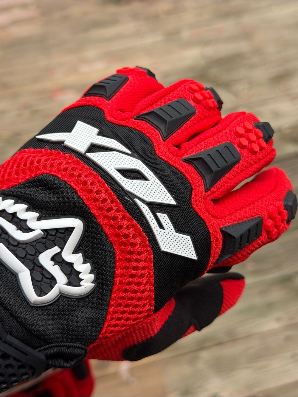 Gloves - Picture 8 of 11